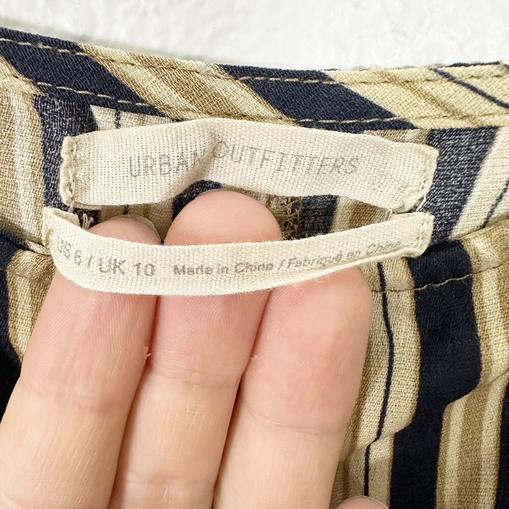 Urban Outfitters Straight-Neck Striped Jumpsuit Women's sz 6 - Picture 7 of 11